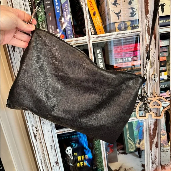 ❌SOLD❌ Rough & Tumble “Covet” Nero Black Crossbody Bag - Picture 1 of 3